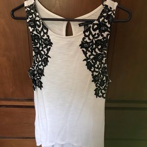 Tank with velvet accent 😎